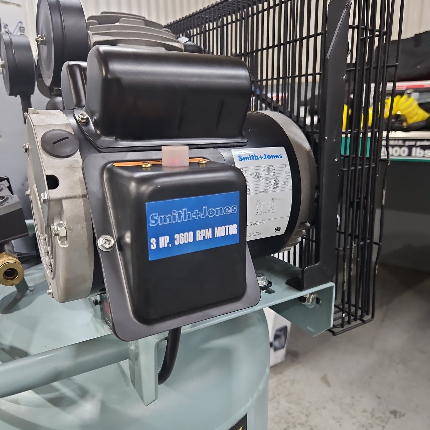 Compresseur d'air vertical à lubrification d'huile de 29 gallons, 3 HP/220v, 165 PSI MCGRAW - sosoutils