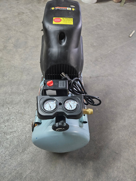 Compresseur à l'huile, 10 Gallons, 1.6Hp-McGraw pas de roues/poignée - sosoutils