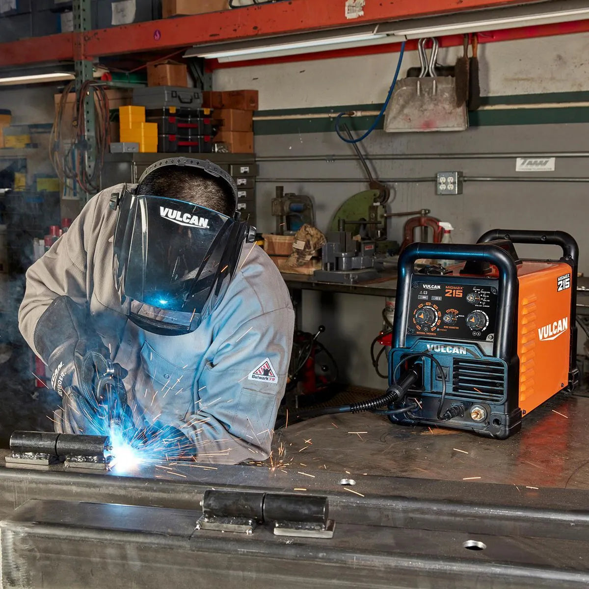 Vulcan MIGMax ™ 215 welder with 120/240 V input