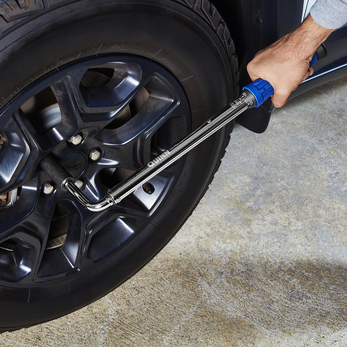 Clé dynamométrique préréglée pour écrou de roue à entraînement de 1/2 po de 80 à 160 pi-lb QUINN - sosoutils