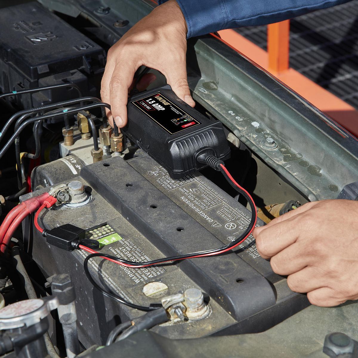 VIKING 1.5A, 6/12V on-board battery charger