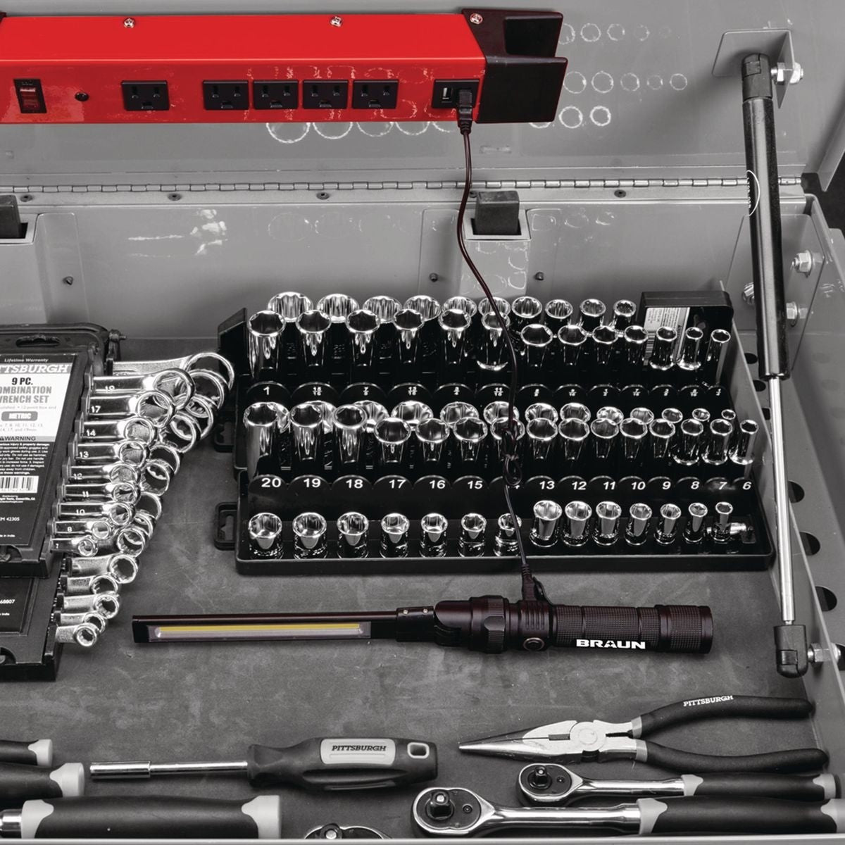 Lampe de travail pliante à barre mince magnétique 390 lumens BRAUN - sosoutils