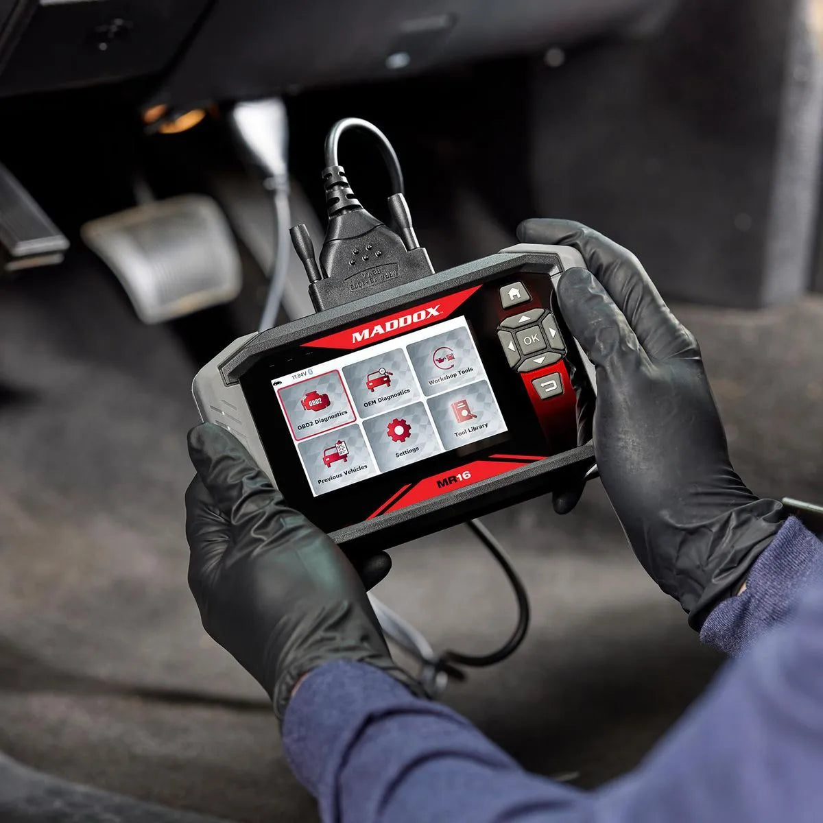 Lecteur de codes OBDII  MR16 Advanced avec écran de 4,3 pouces - MADDOX
